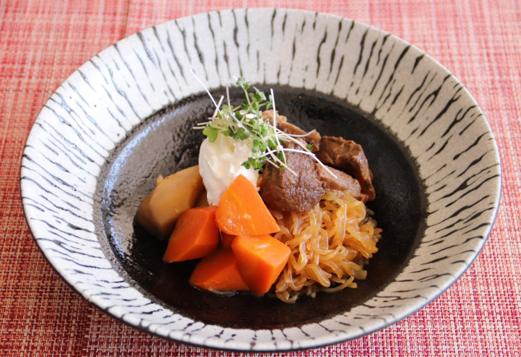 ハンバーグと煮込み料理